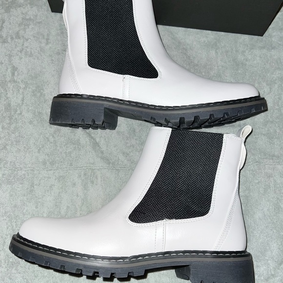 NWT * CORKYS * ” To Be honest “ Faux Leather Ankle / Rain Winter Boots - Picture 6 of 12